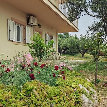 Apartament Krini And Aroma - Garden & Private Parking Mousata