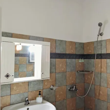 Krini And Aroma - Garden & Private Parking Apartament Mousata
