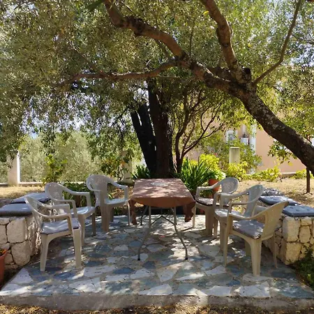Krini And Aroma - Garden & Private Parking Apartment Mousata